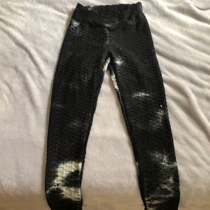 Black and white tie dye leggings; size small